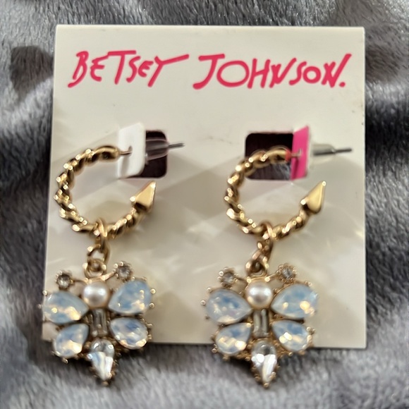 BETSEY JOHNSON BUTTERFLY GOLD DETAILED EARRINGS - Picture 1 of 2